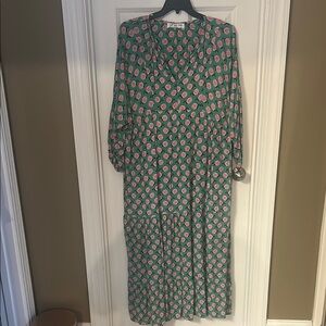 Chic Floral Long Sleeve Dress in Green and Pink